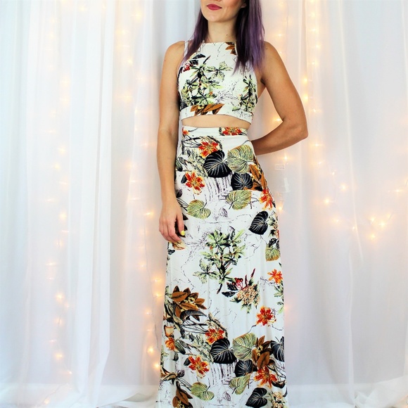 Apparel Dresses & Skirts - Apparel Floral Crop Top & Skirt Set Size Small